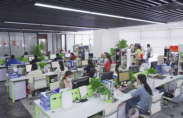 Professional customer service team of 20+